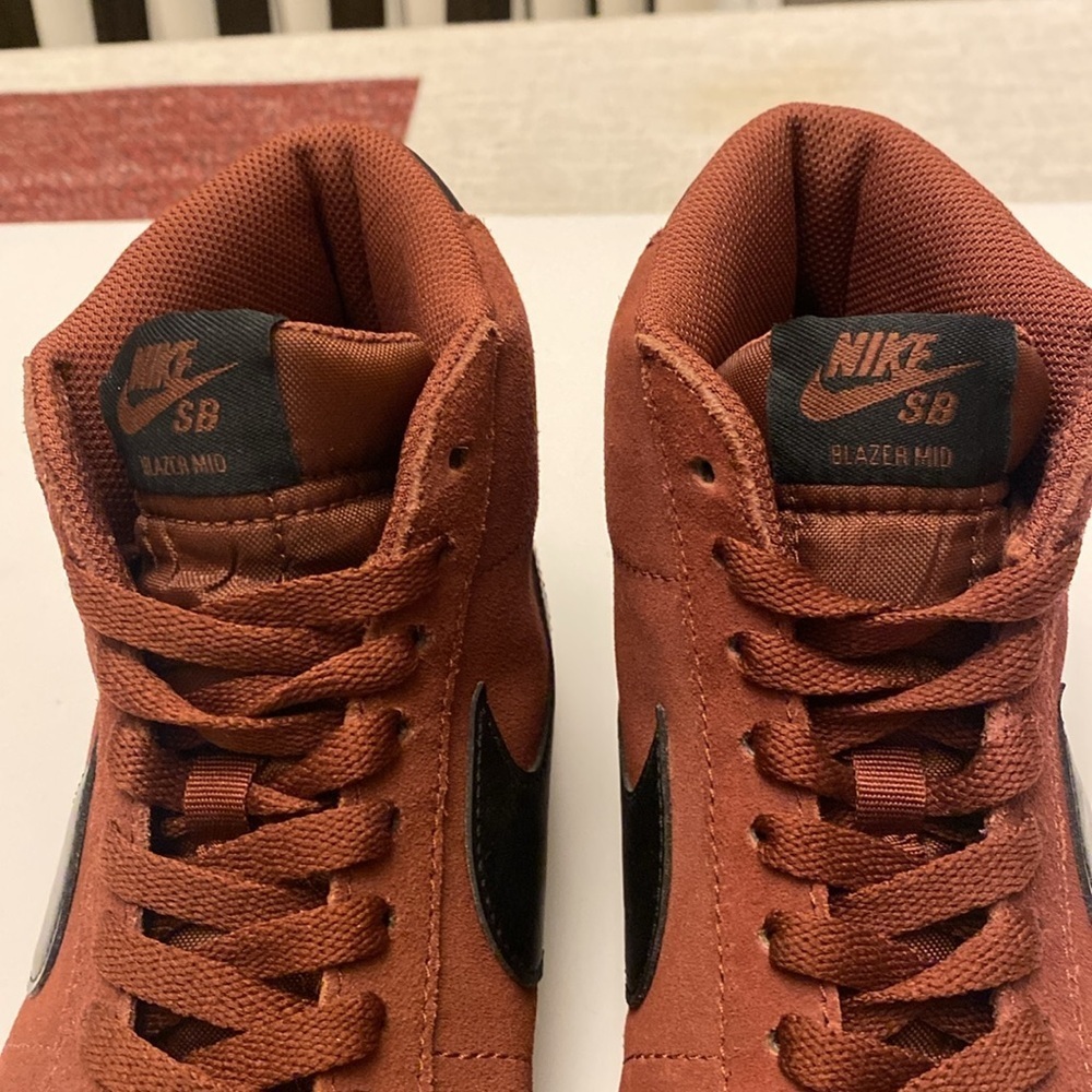Nike SB Blazer Mid Men's Maroon Suede Leather Sneakers Size 9.5 - Picture 2 of 10